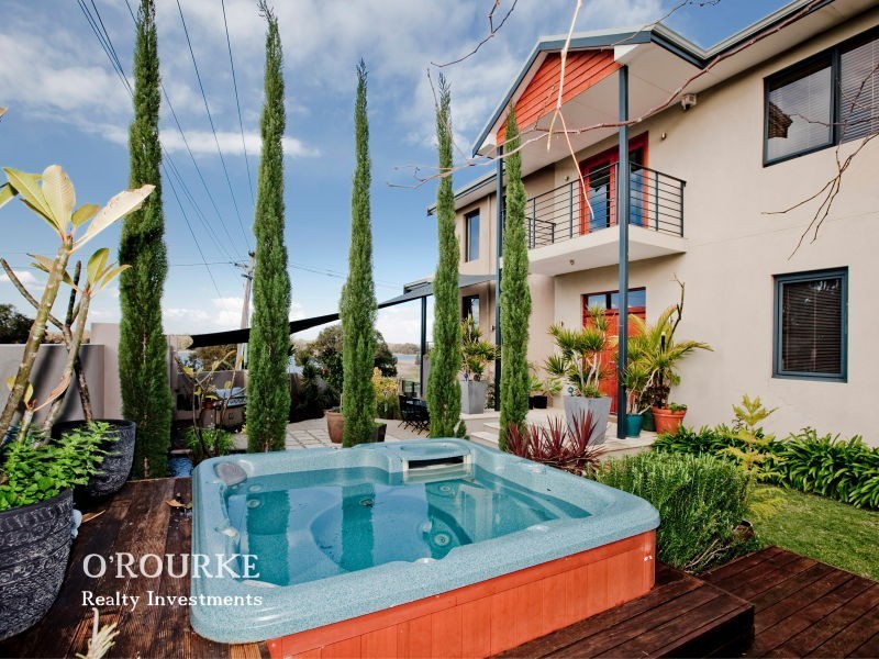 2 Gwelup Street, Karrinyup WA 6018