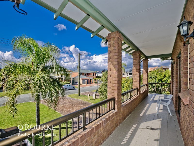 1  Abney Place, Trigg WA 6029