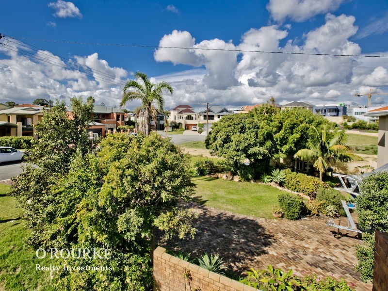 1  Abney Place, Trigg WA 6029