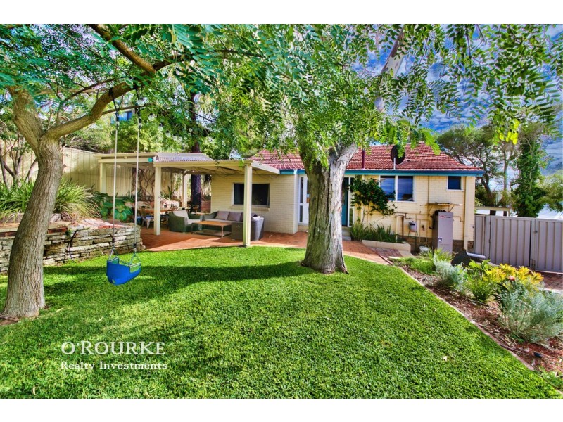 33 Paris Way, Karrinyup WA 6018