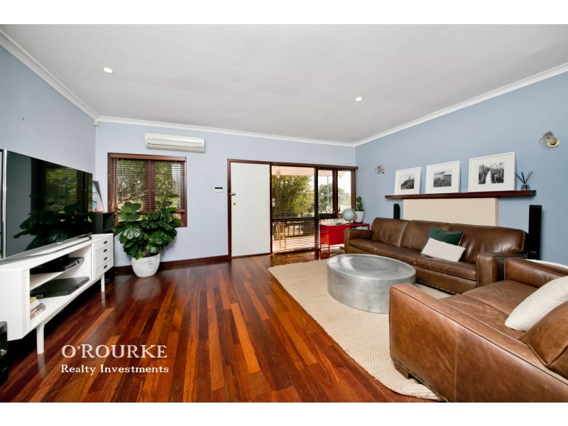 33 Paris Way, Karrinyup WA 6018