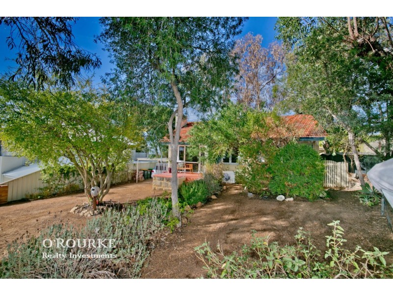 33 Paris Way, Karrinyup WA 6018