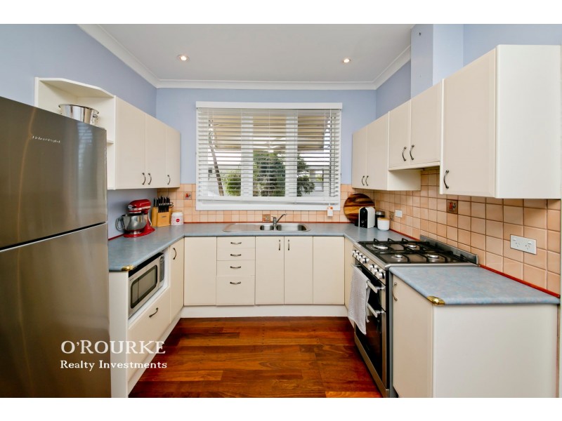 33 Paris Way, Karrinyup WA 6018