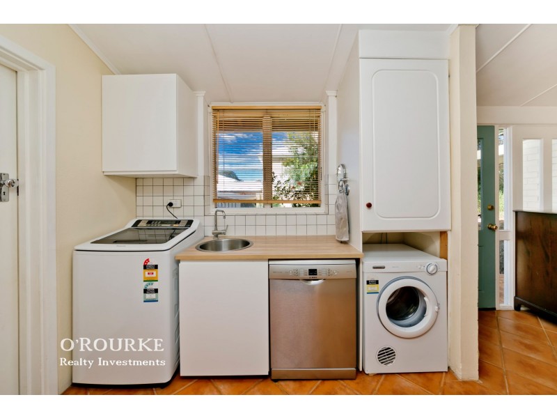 33 Paris Way, Karrinyup WA 6018