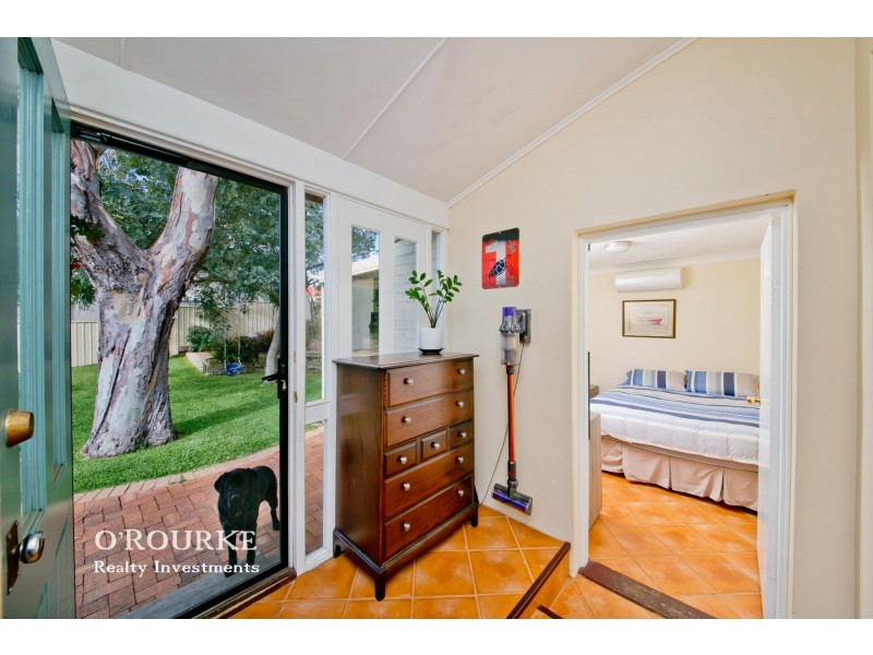 33 Paris Way, Karrinyup WA 6018