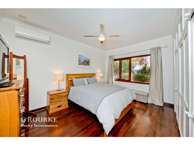 33 Paris Way, Karrinyup WA 6018