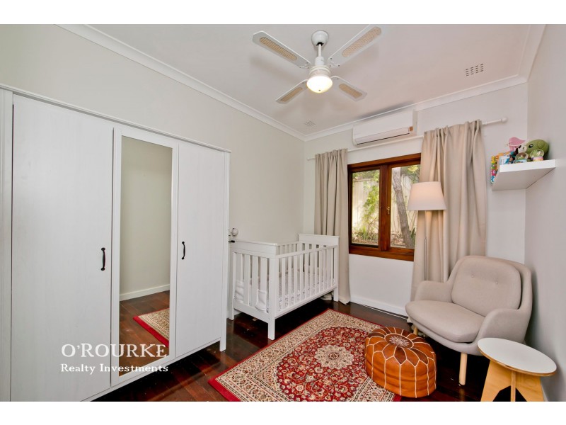 33 Paris Way, Karrinyup WA 6018