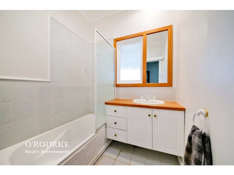 33 Paris Way, Karrinyup WA 6018