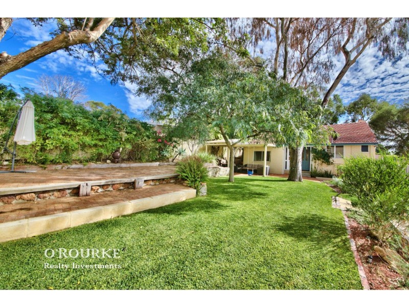 33 Paris Way, Karrinyup WA 6018