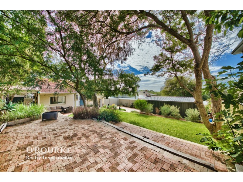 33 Paris Way, Karrinyup WA 6018