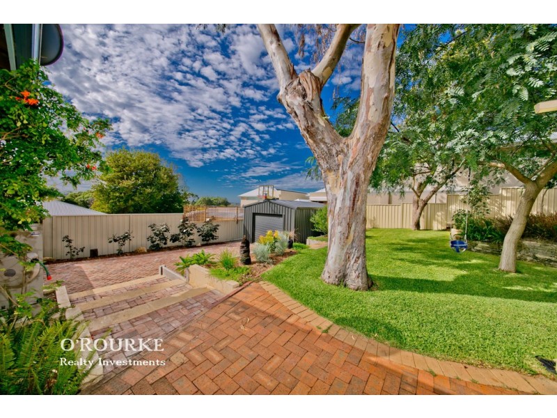 33 Paris Way, Karrinyup WA 6018