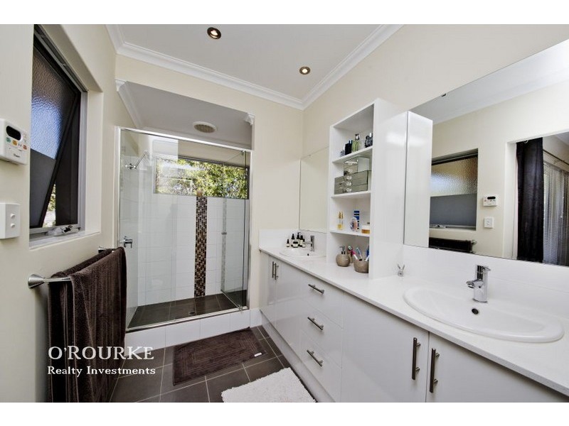 144B Grand Promenade, Doubleview WA 6018