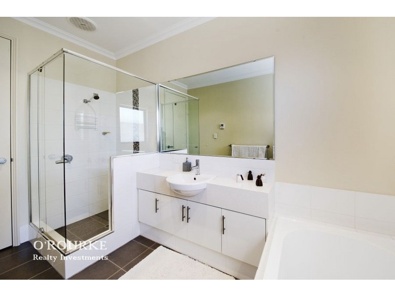 144B Grand Promenade, Doubleview WA 6018