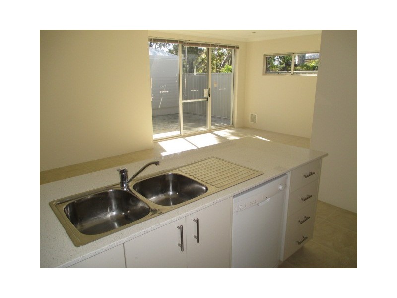 2/23 Crocker Way, Innaloo WA 6018