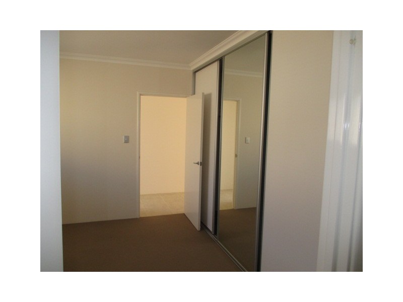 2/23 Crocker Way, Innaloo WA 6018