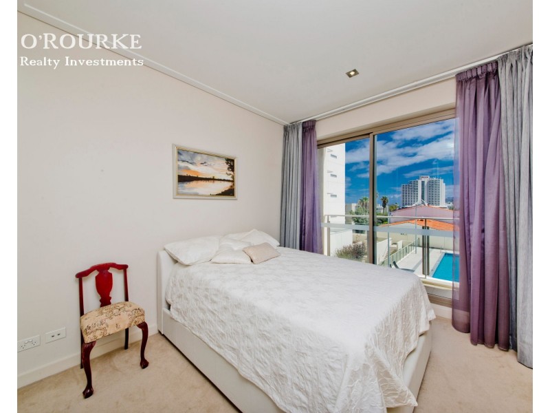 33/2 Brighton Road, Scarborough WA 6019
