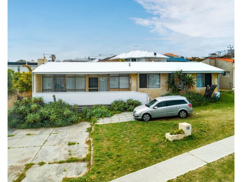 13 Kathleen Street, Trigg WA 6029