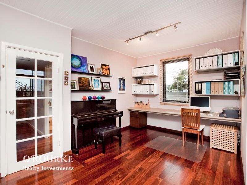 2 Gwelup Street, Karrinyup WA 6018