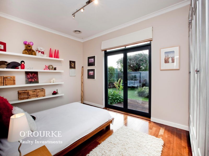 2 Gwelup Street, Karrinyup WA 6018