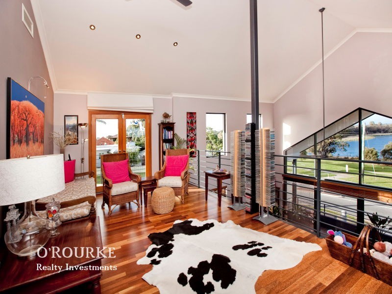 2 Gwelup Street, Karrinyup WA 6018