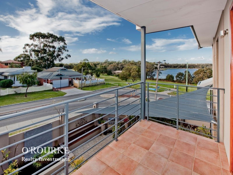 2 Gwelup Street, Karrinyup WA 6018