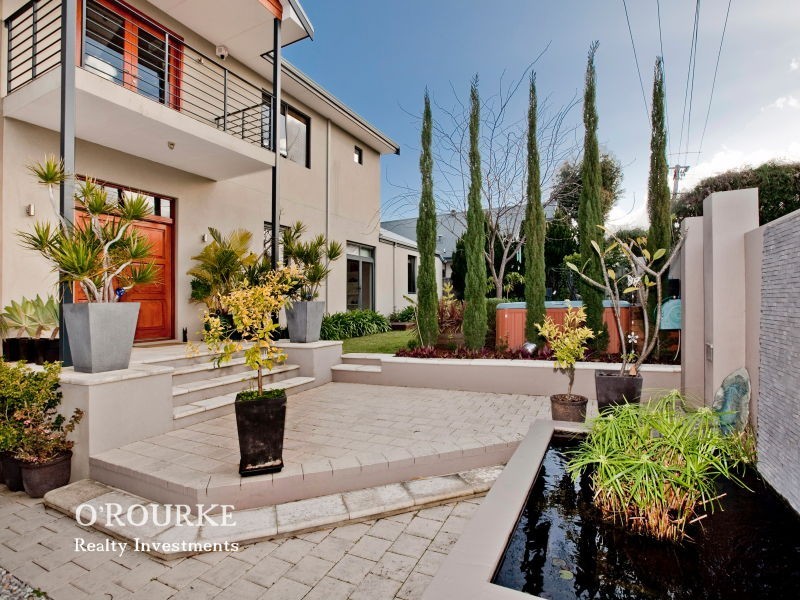 2 Gwelup Street, Karrinyup WA 6018