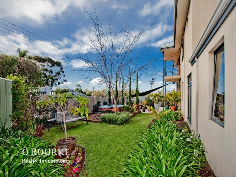 2 Gwelup Street, Karrinyup WA 6018