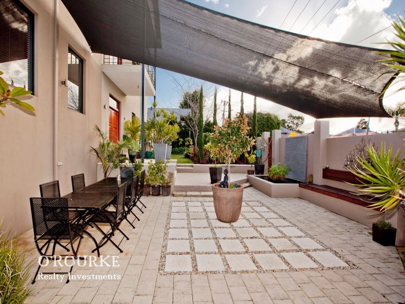 2 Gwelup Street, Karrinyup WA 6018