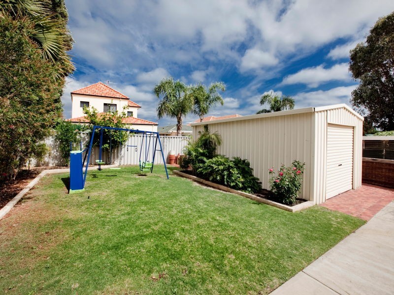 14 Haysom Street, Trigg WA 6029