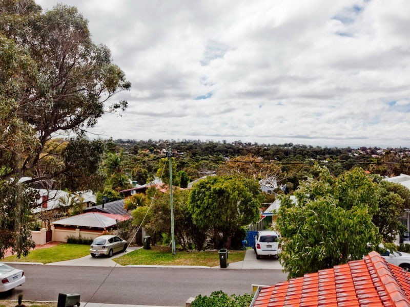 14 Haysom Street, Trigg WA 6029