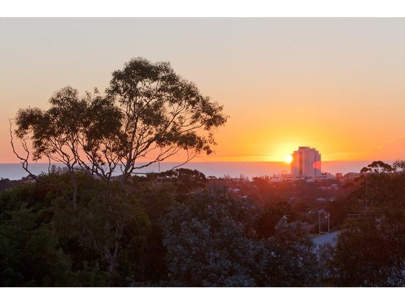 35 Oxcliffe Road, Doubleview WA 6018