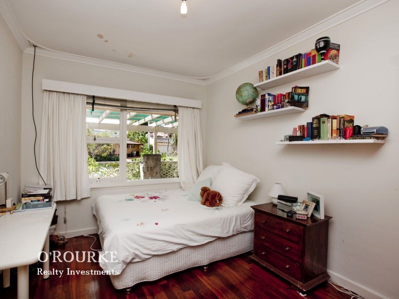 9 Rockliff Ave, Karrinyup WA 6018