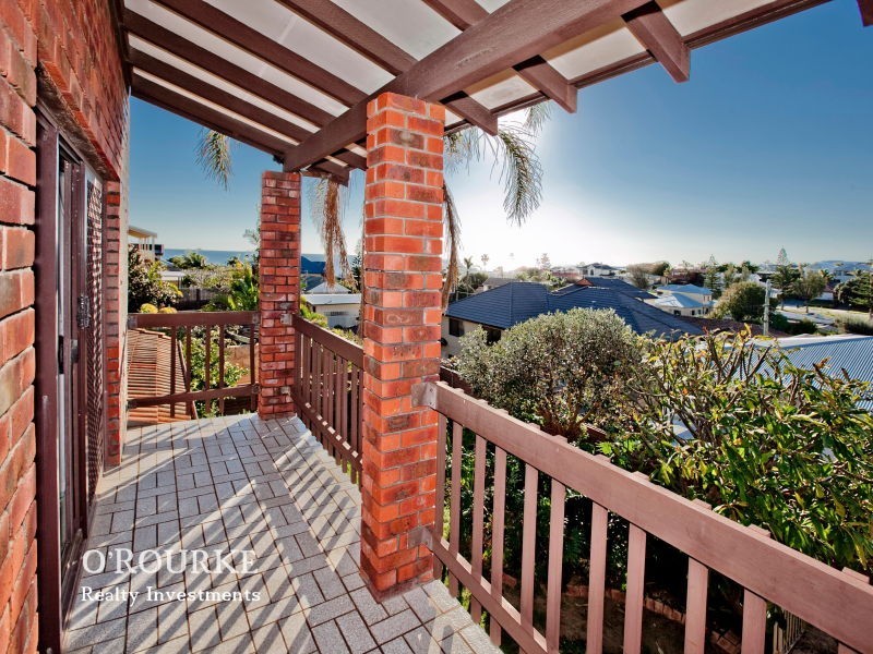 35 King Albert Road, Trigg WA 6029