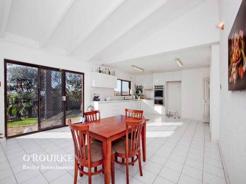 35 King Albert Road, Trigg WA 6029