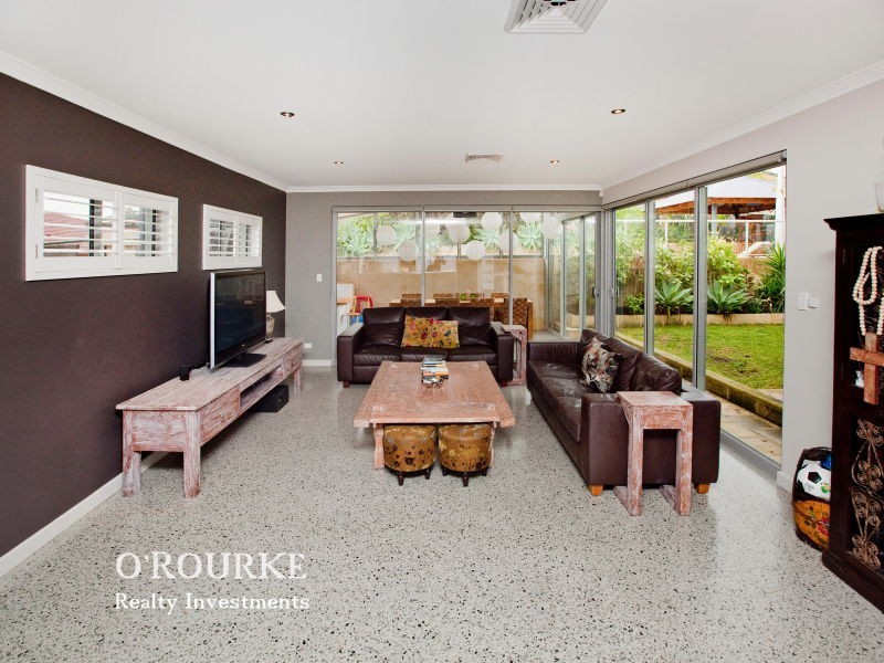 20 Cousins Street, Trigg WA 6029