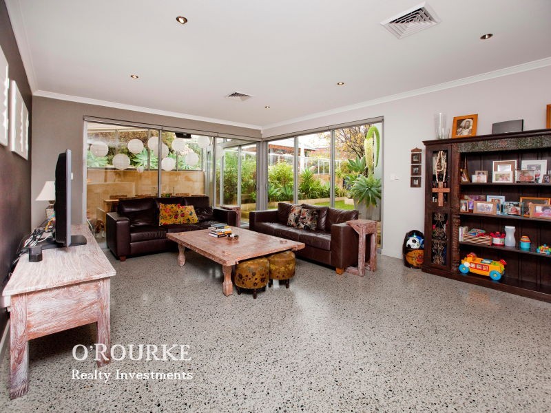 20 Cousins Street, Trigg WA 6029