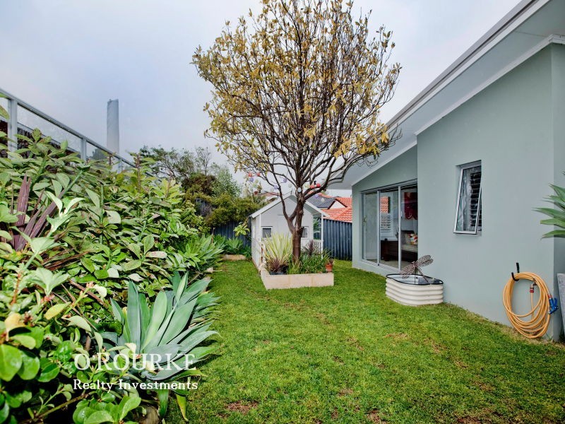 20 Cousins Street, Trigg WA 6029