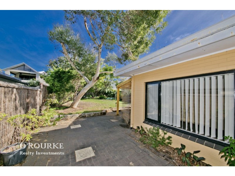 76 Arnott Street, Trigg WA 6029