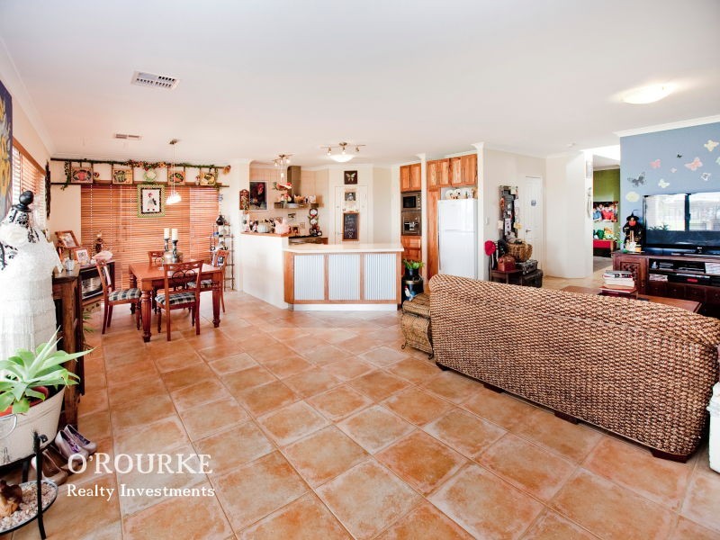 3 Roxton Way, Darch WA 6065