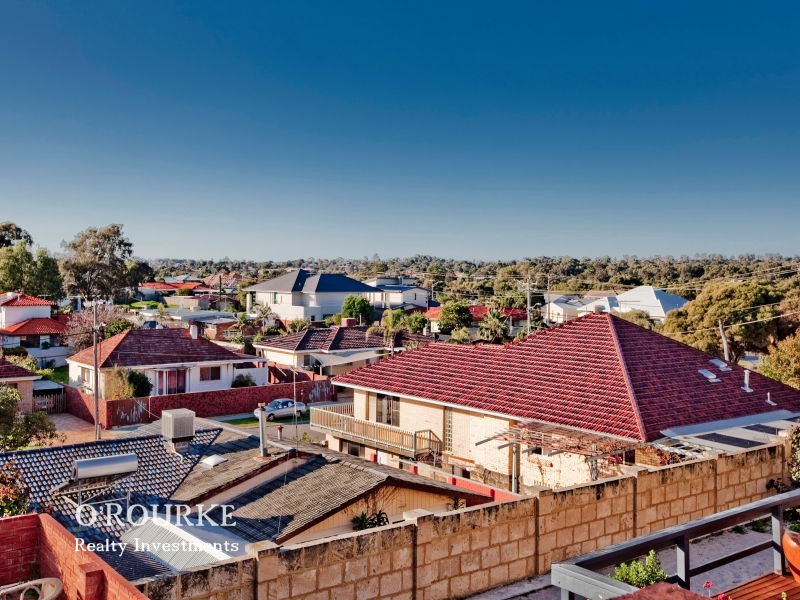 35 King Albert Road, Trigg WA 6029