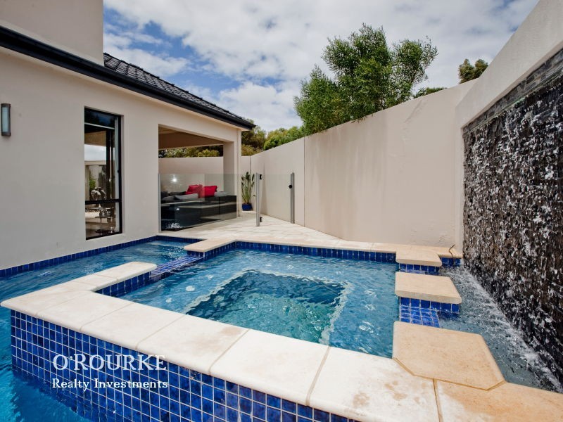 2 Avalon Rise, Carine WA 6020