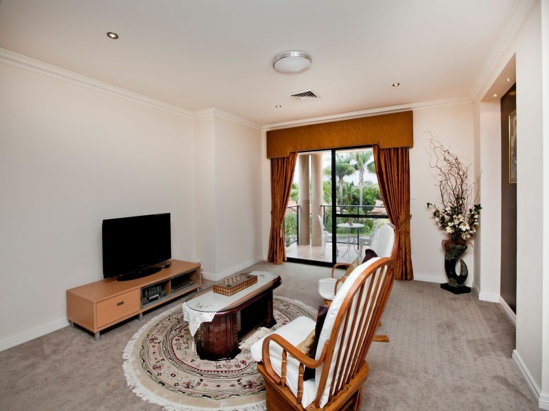 16 Wessex Street, Carine WA 6020