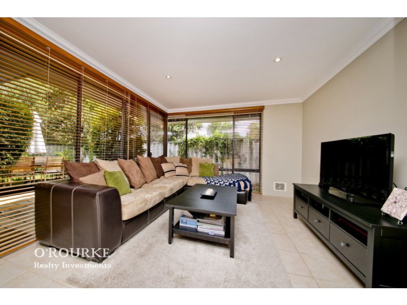 16 b Diana Street, Innaloo WA 6018