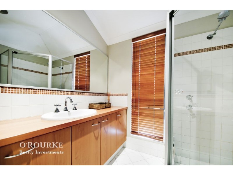 16 b Diana Street, Innaloo WA 6018