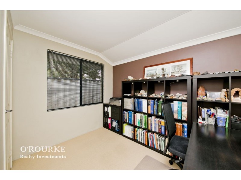 16 b Diana Street, Innaloo WA 6018