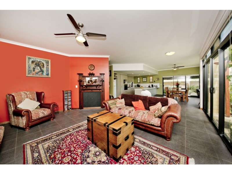 11 Crabbe Place, Karrinyup WA 6018