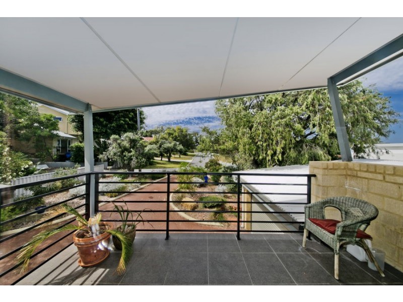 11 Crabbe Place, Karrinyup WA 6018