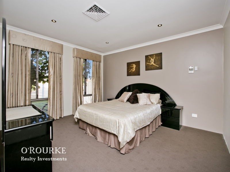 6 Turtle Way, Stirling WA 6021