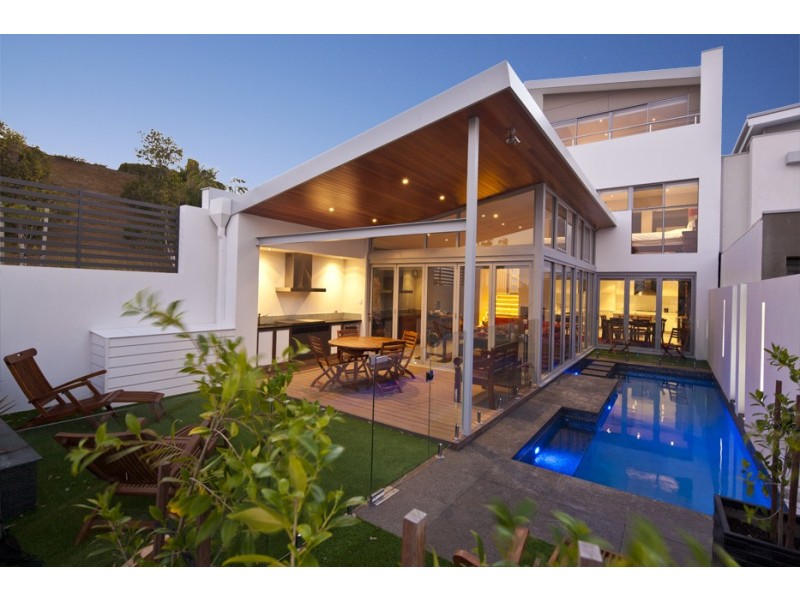 2 Alba Lane, City Beach WA 6015