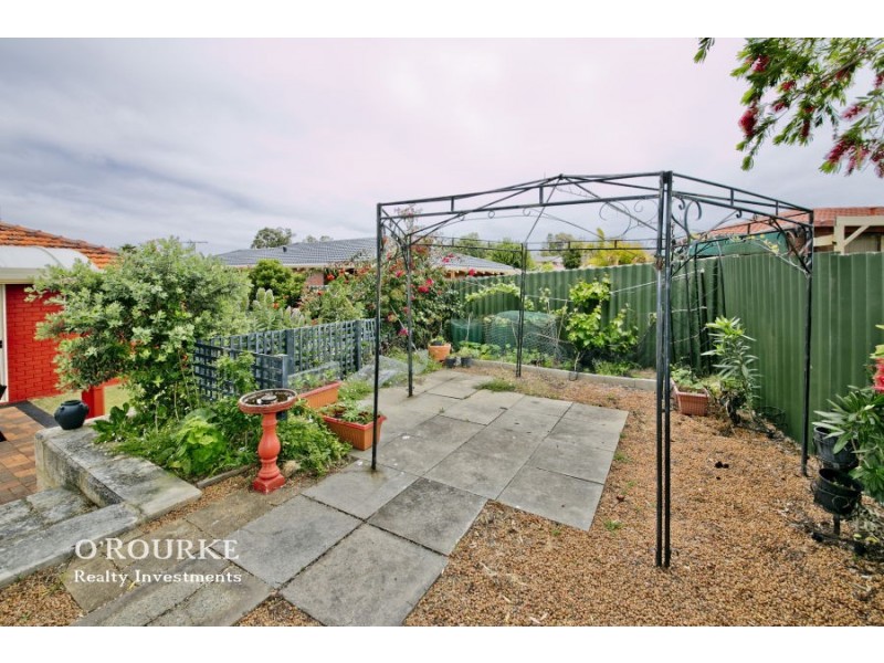 25 Rowsley Way, Carine WA 6020